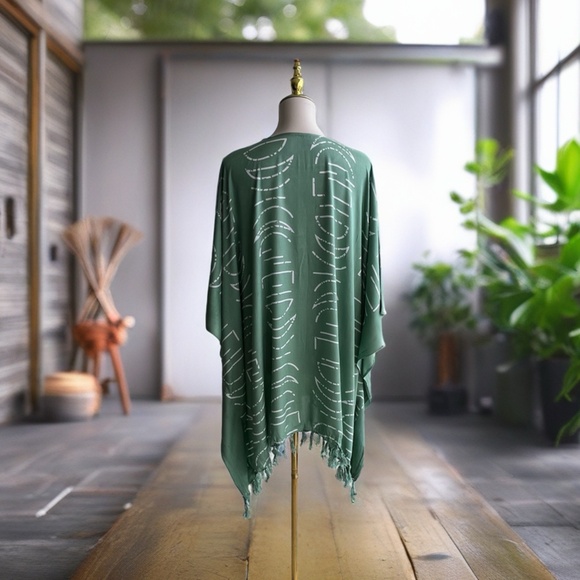 0102/  Soft Green Moon Chase Poncho With Fringes, Short Kimono - Picture 7 of 8